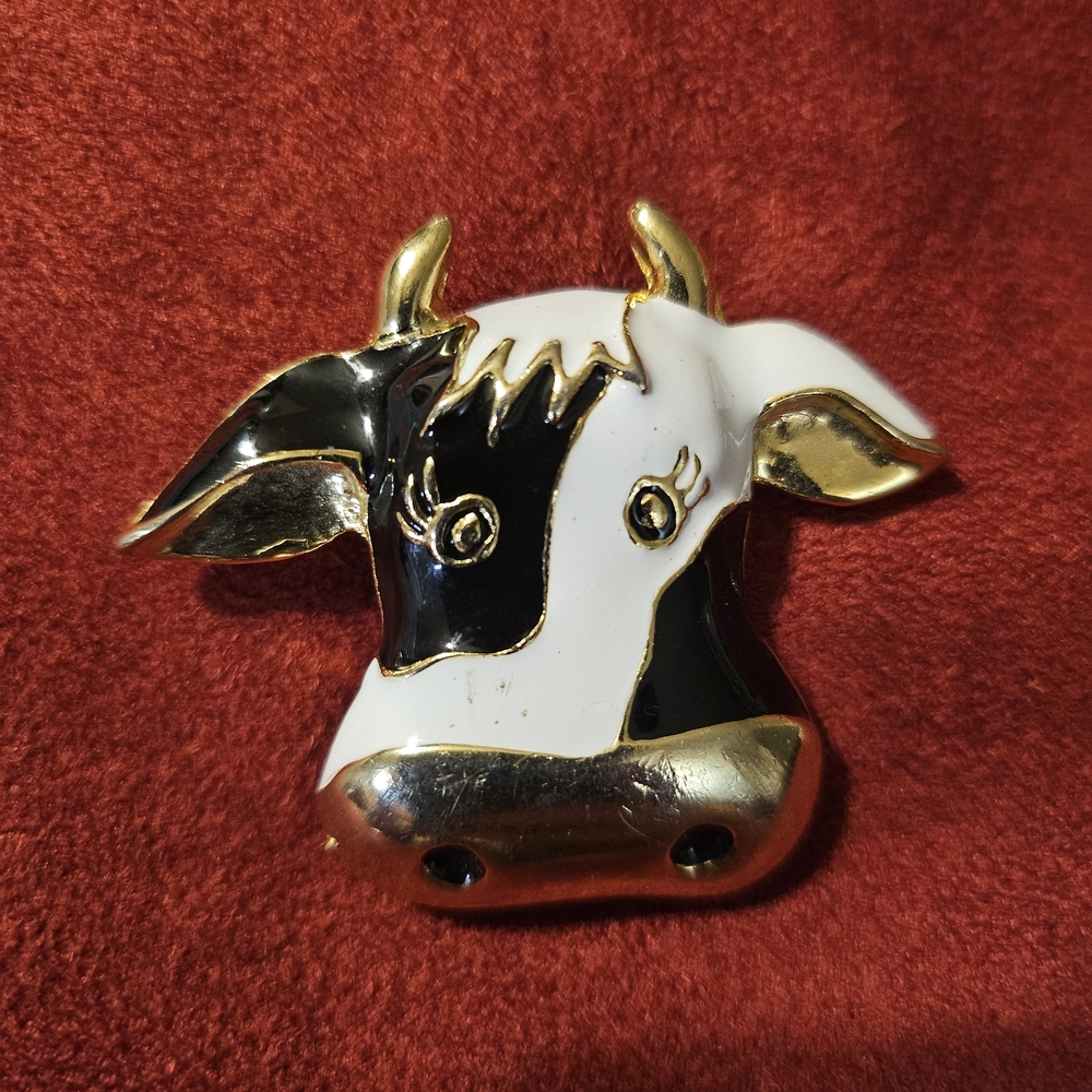 Vintage Cow Black And White Enamel Dairy Milk Cow Gold Tone Brooch Pin